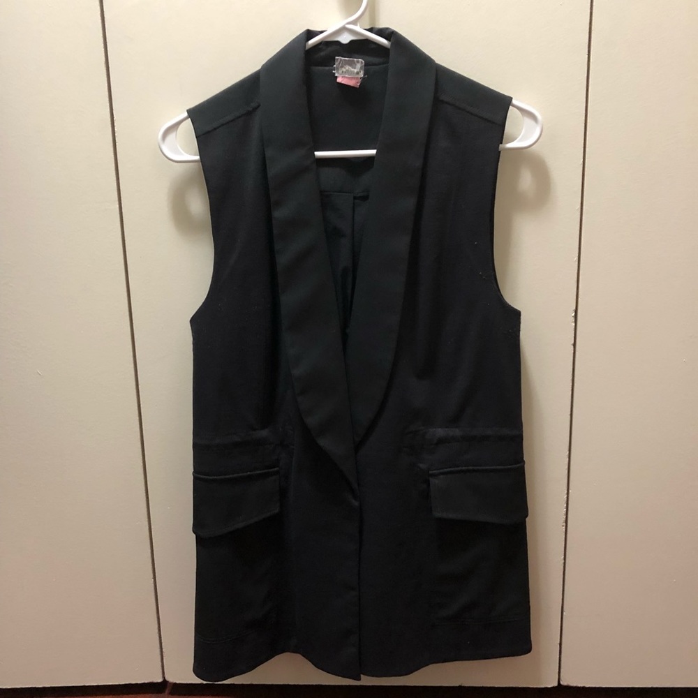 Kit & Ace athleisure vest